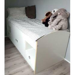 DIT WEEKEND OPHALEN!! Eenpersoonsbed met veel opbergruimte!!