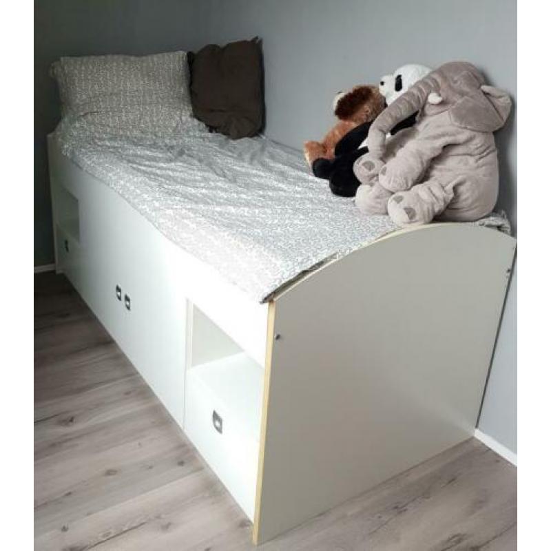 DIT WEEKEND OPHALEN!! Eenpersoonsbed met veel opbergruimte!!