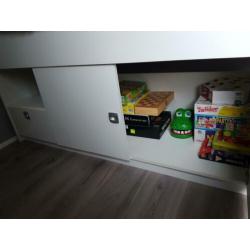DIT WEEKEND OPHALEN!! Eenpersoonsbed met veel opbergruimte!!