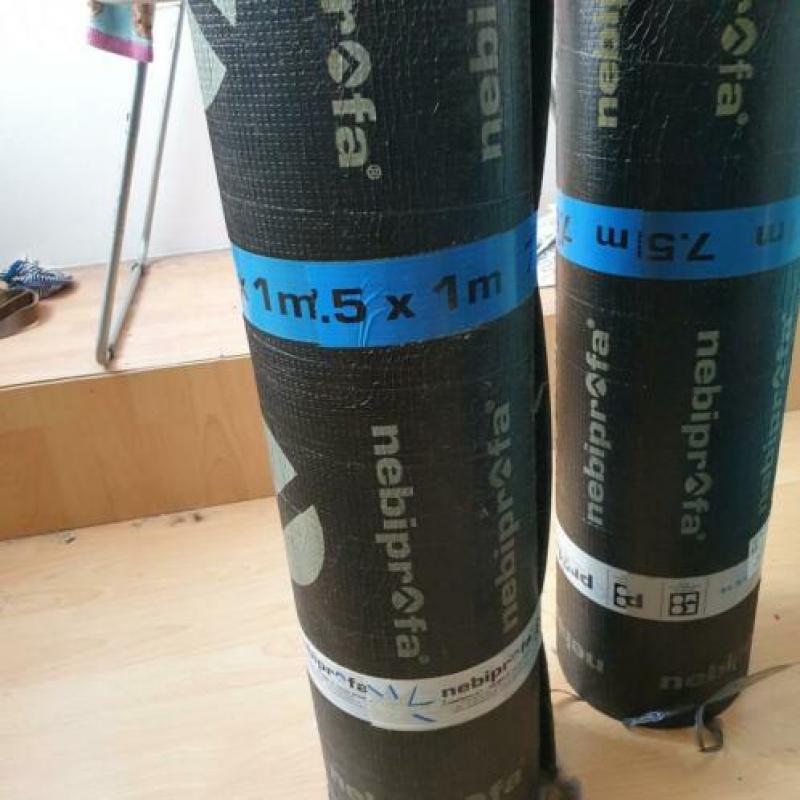 Dakleer wat ik over heb. 3 rollen van 7,5×1m zwart van kleur
