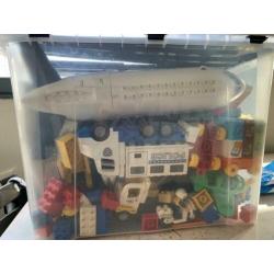 Krat (60 liter) met heel veel Duplo