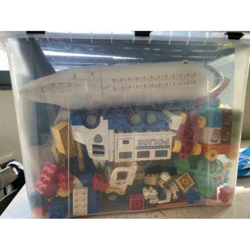Krat (60 liter) met heel veel Duplo