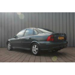 Opel Vectra 1.6-16V Pearl
