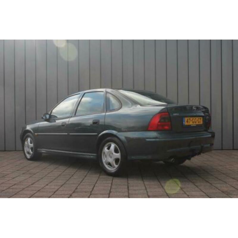 Opel Vectra 1.6-16V Pearl