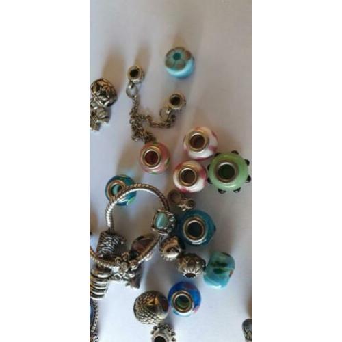 Soort Pandora armband + losse bedels
