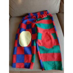 Clownspak/pruik en strik mt 116
