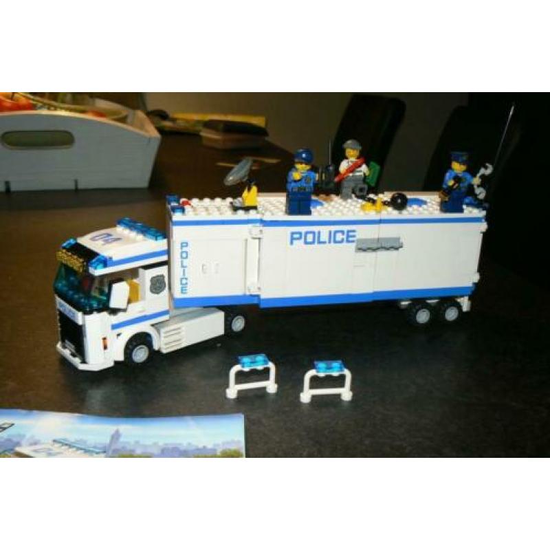 Te koop: Lego City Mobiele Politiepost 60044 met boekjes