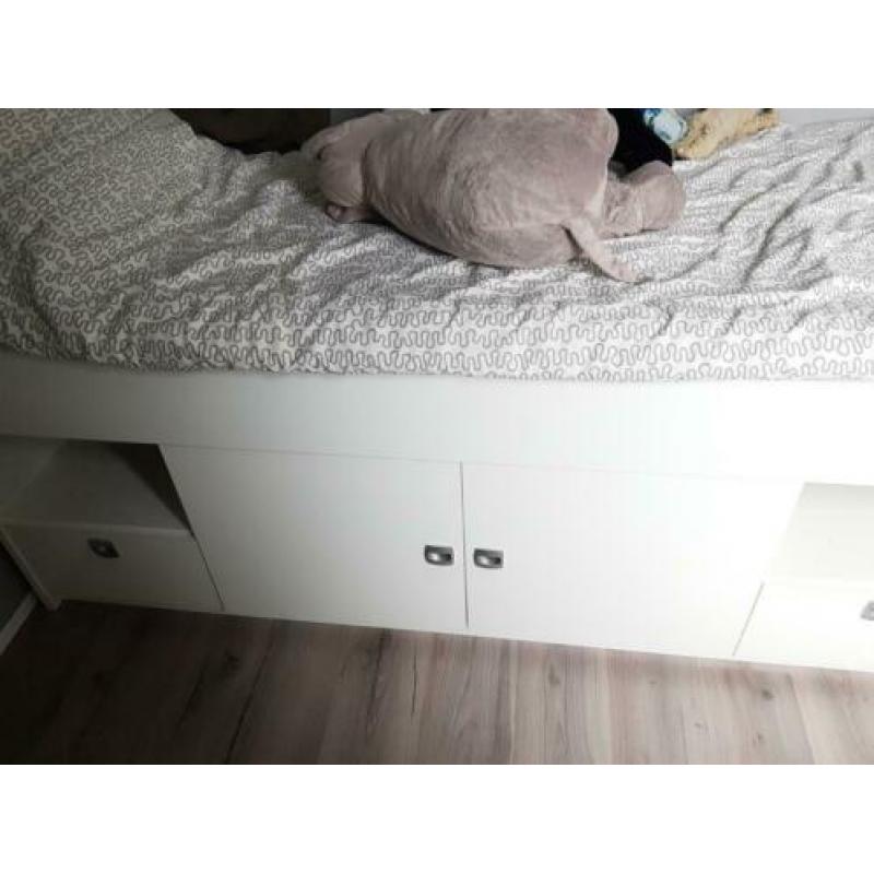 DIT WEEKEND OPHALEN!! Eenpersoonsbed met veel opbergruimte!!