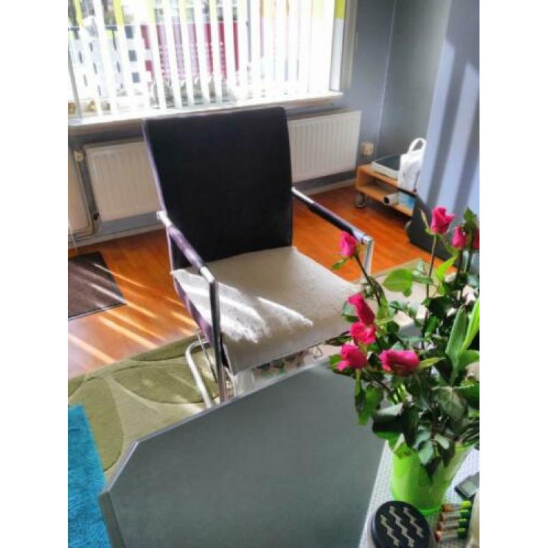 3,5 leren bank gratis en 2 woonkamer stoelen te koop