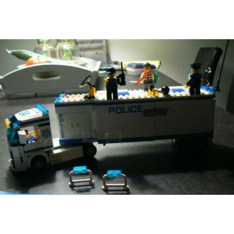 Te koop: Lego City Mobiele Politiepost 60044 met boekjes