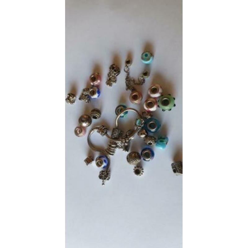 Soort Pandora armband + losse bedels