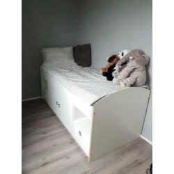 DIT WEEKEND OPHALEN!! Eenpersoonsbed met veel opbergruimte!!