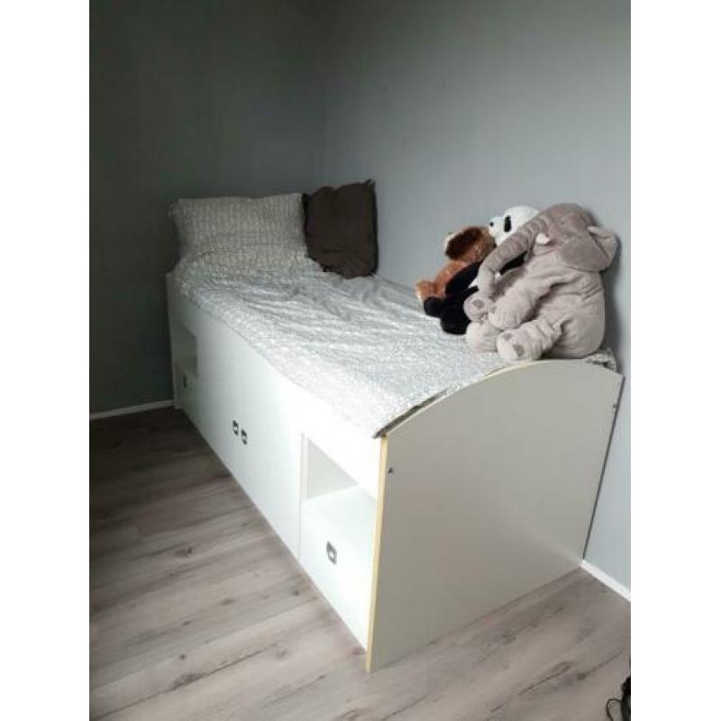 DIT WEEKEND OPHALEN!! Eenpersoonsbed met veel opbergruimte!!