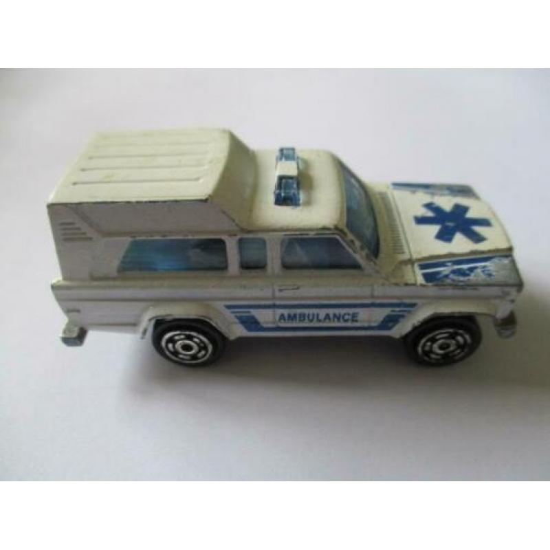 majorette auto ambulance