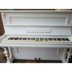Mooie sierlijke piano