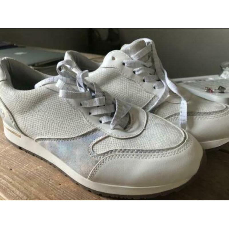 Wit gympen sneakers nieuw mt 40