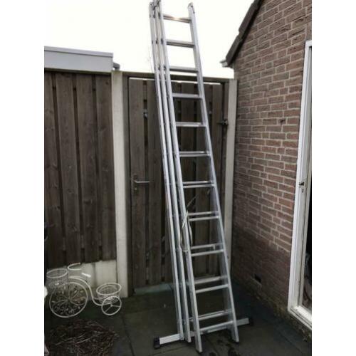 Ladder van rvs met 3x11 treden