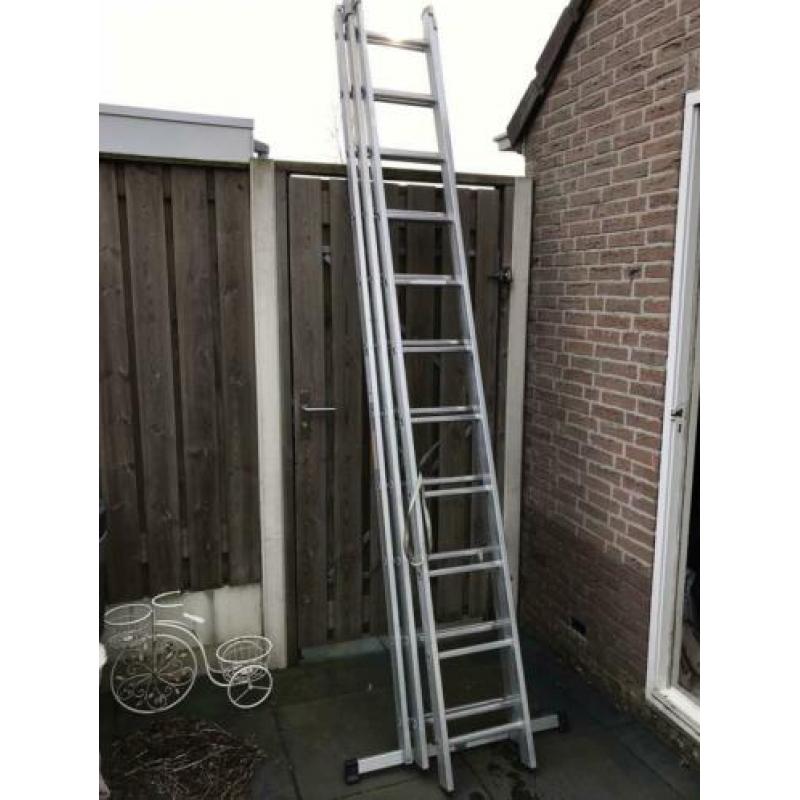 Ladder van rvs met 3x11 treden