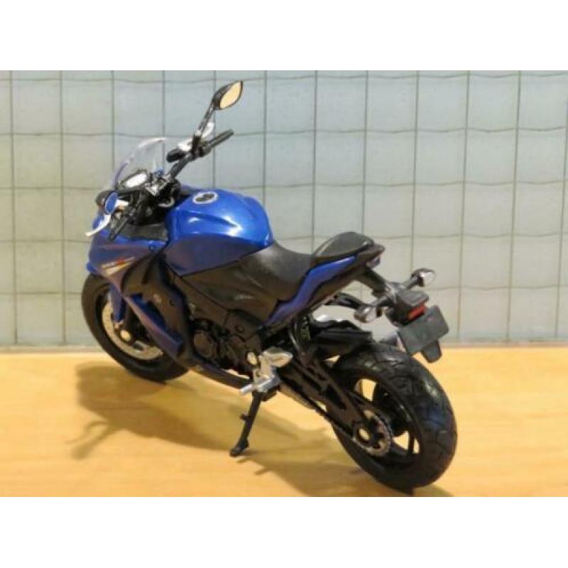 Suzuki GSX-S1000F 1:18 welly