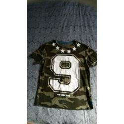 T shirts met legerprint