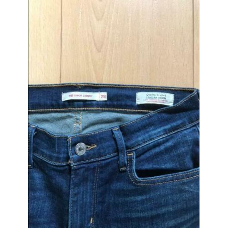 Levi’s 710 super skinny maat 28