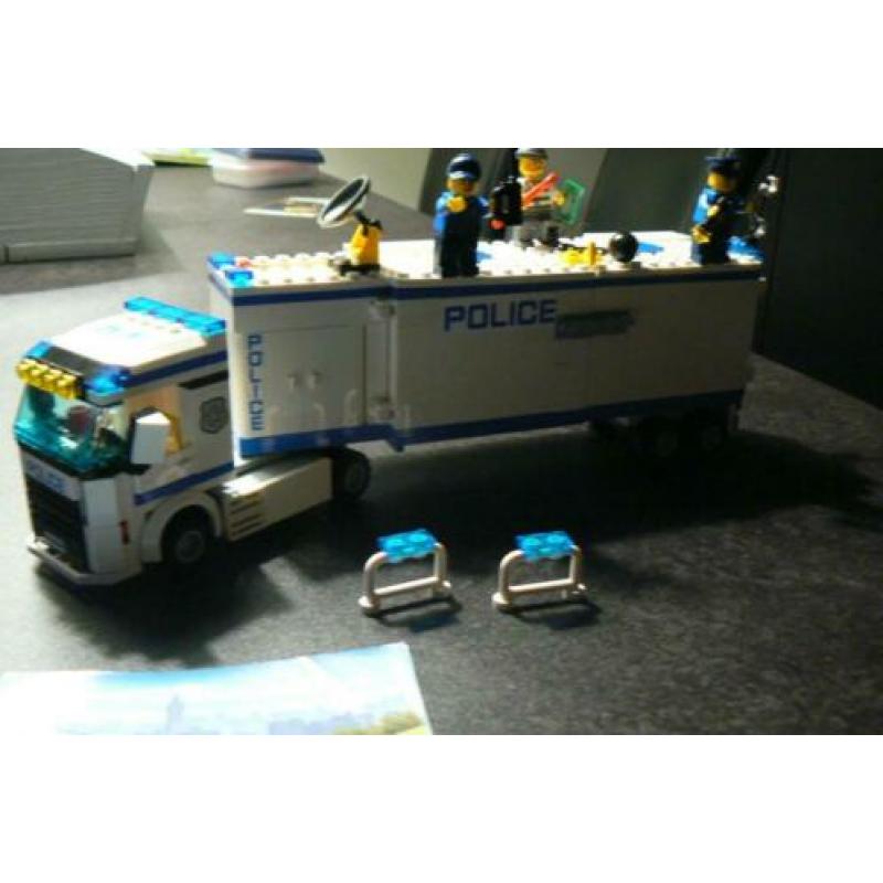 Te koop: Lego City Mobiele Politiepost 60044 met boekjes