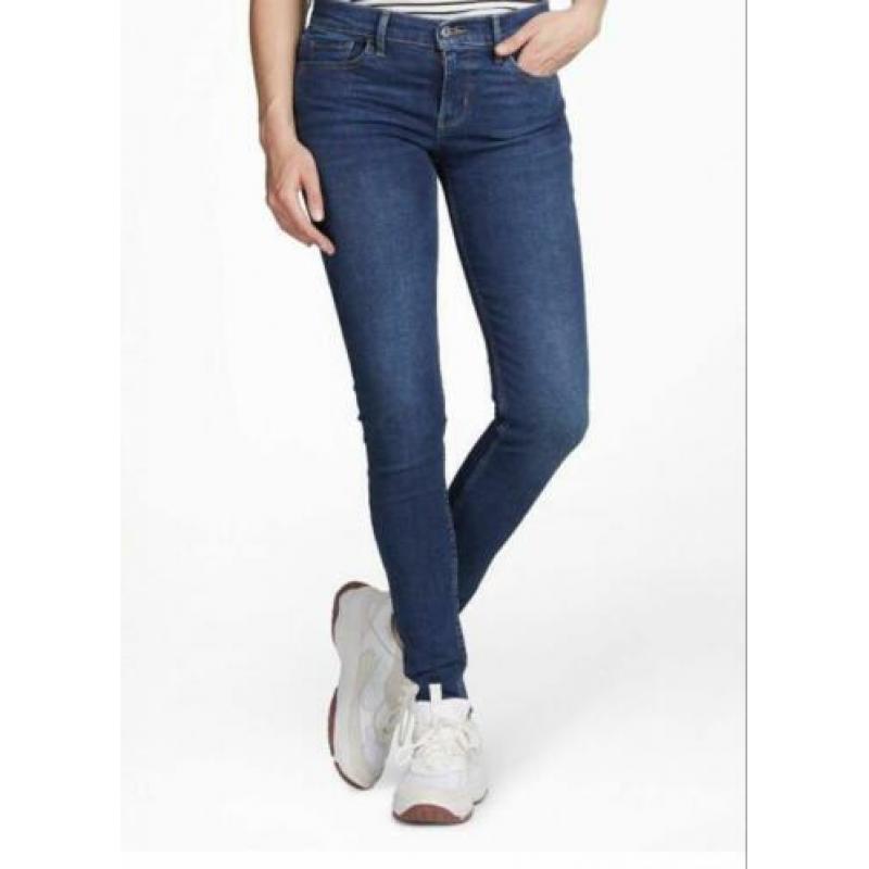 Levi’s 710 super skinny maat 28