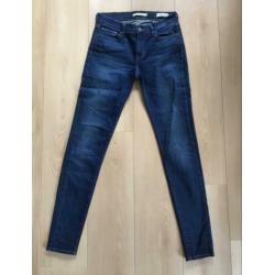 Levi’s 710 super skinny maat 28