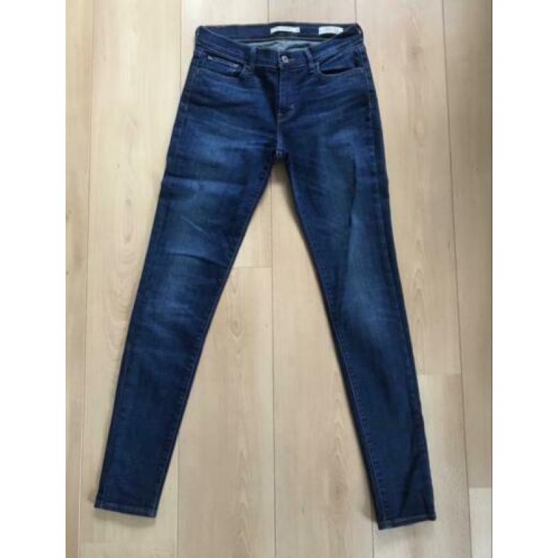 Levi’s 710 super skinny maat 28