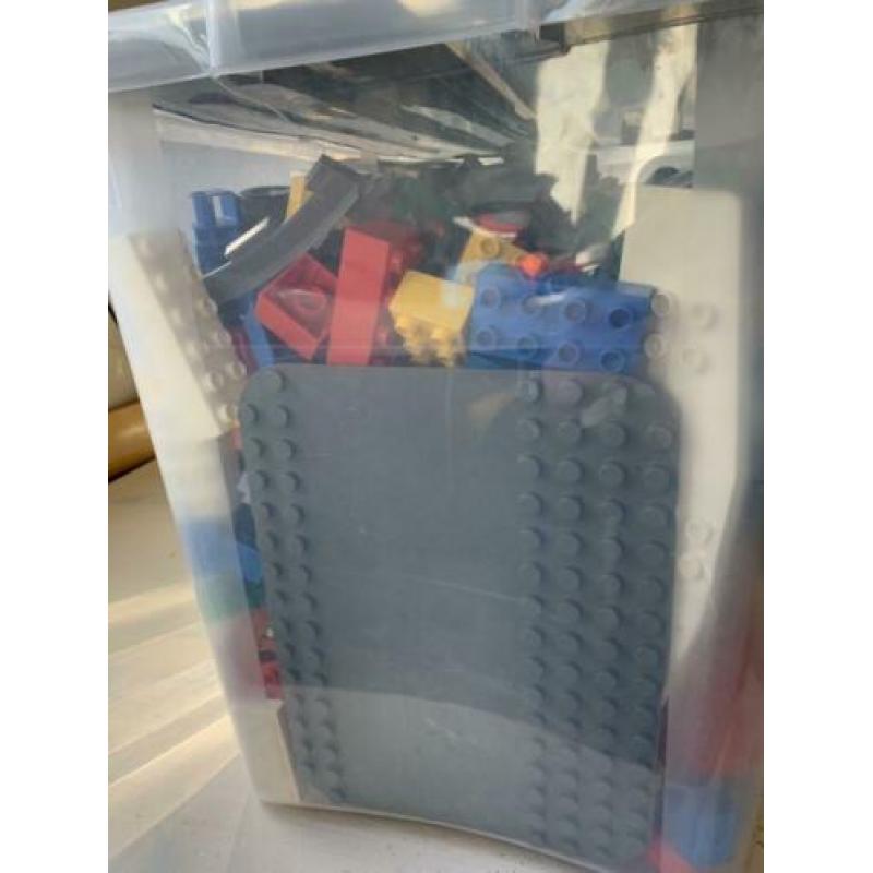 Krat (60 liter) met heel veel Duplo