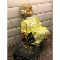 DOlFI Pop.Houtsnijwerk Hoofd en Ledematen.Originele Kleding.