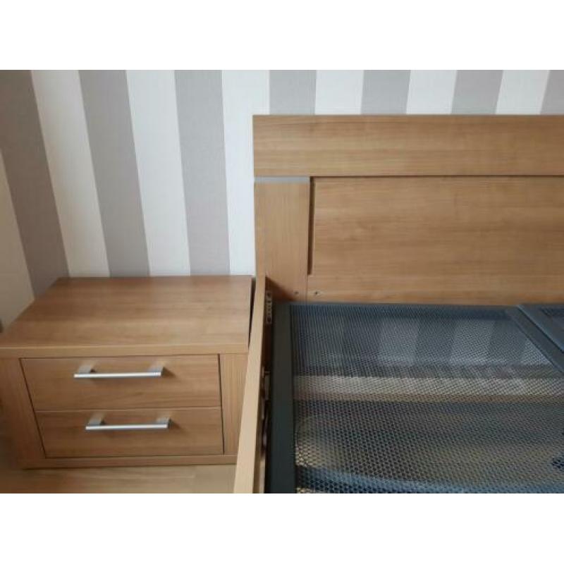 Ombouw bed + 2 bijpass nachtkastjes + 2 AUPING spiraalbodems