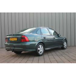 Opel Vectra 1.6-16V Pearl