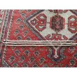 3 parelkettingen 47 cm, 1 armband 19.5 cm, 2 paar oorbellen
