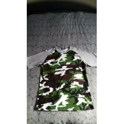 T shirts met legerprint