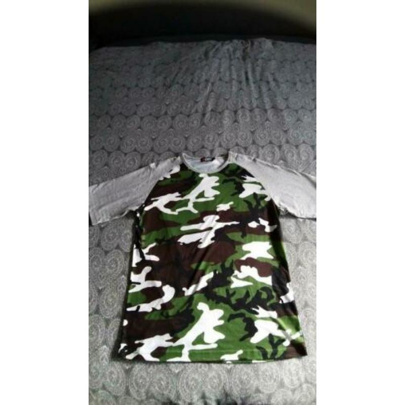 T shirts met legerprint