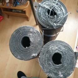 Dakleer wat ik over heb. 3 rollen van 7,5×1m zwart van kleur