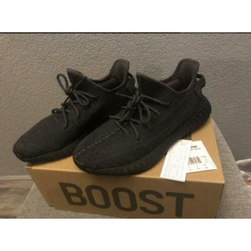 Yeezy black 350v2 43 1/3