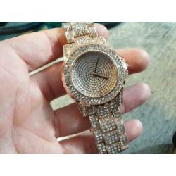 Nieuwe, Luxe, Dames Horloge; RVS, Zilver kleurig & Steentjes
