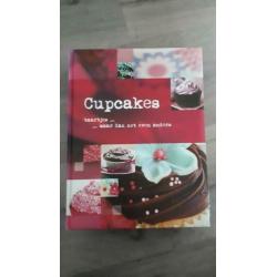 6 nieuwe kookboeken (taarten / cupcakes etc) nieuw