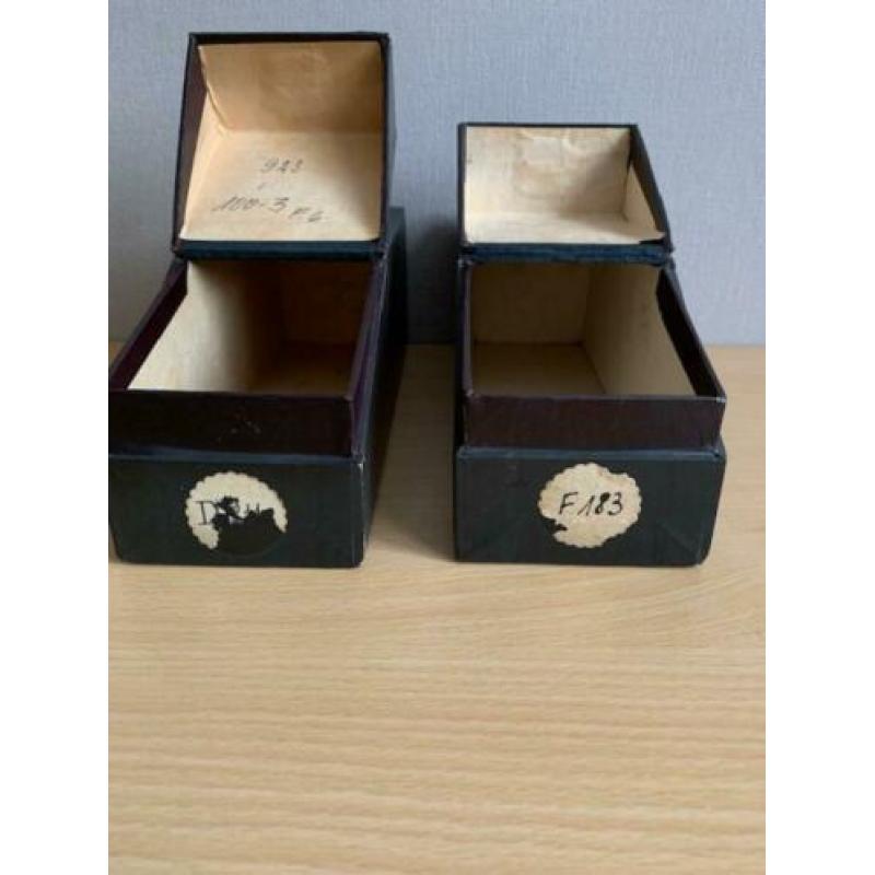 Twee oude opbergdoosjes