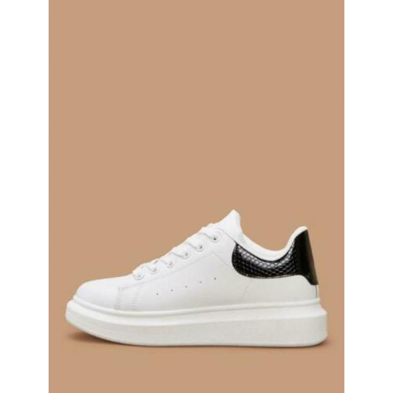 Gave witte sneakers!