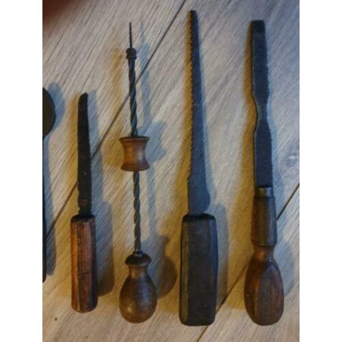 Antiek set van zeven verschillende gereedschappen vóór 1940