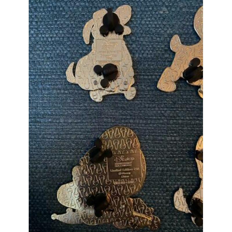 Disney pins dogs, Jasmine Doornroosje