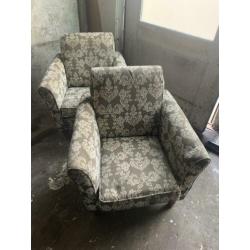 2 stoelen gratis op te halen! ( Fauteuils )