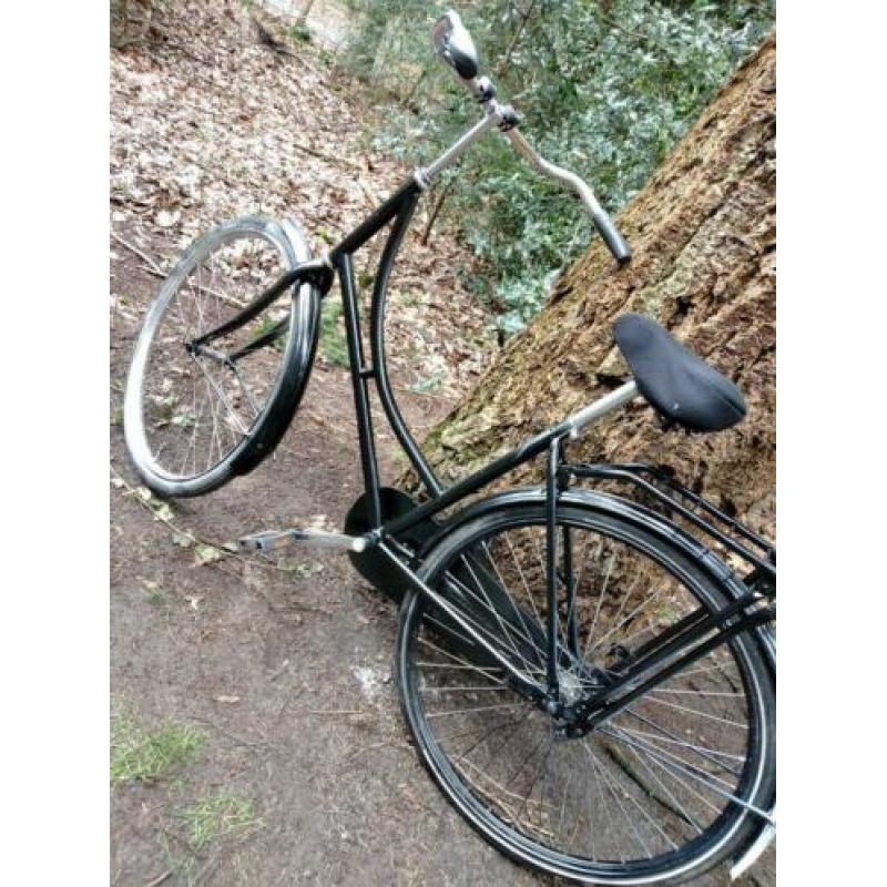 Mooie omafiets 53 cm 28 inch goede banden verlichting slot