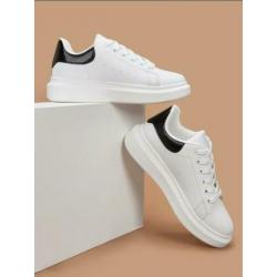 Gave witte sneakers!