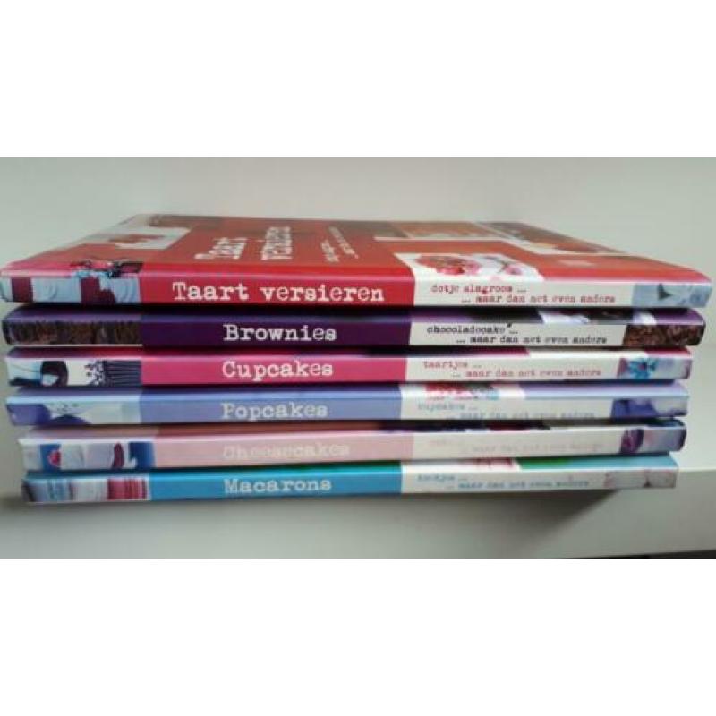 6 nieuwe kookboeken (taarten / cupcakes etc) nieuw