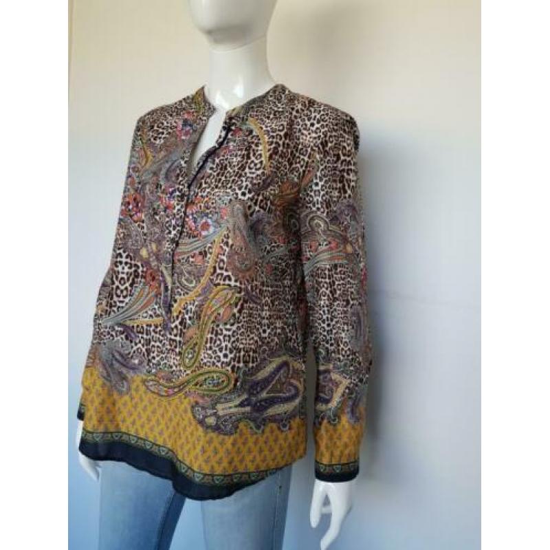 Emily van den Bergh blouse. Mt. 42. All over print.