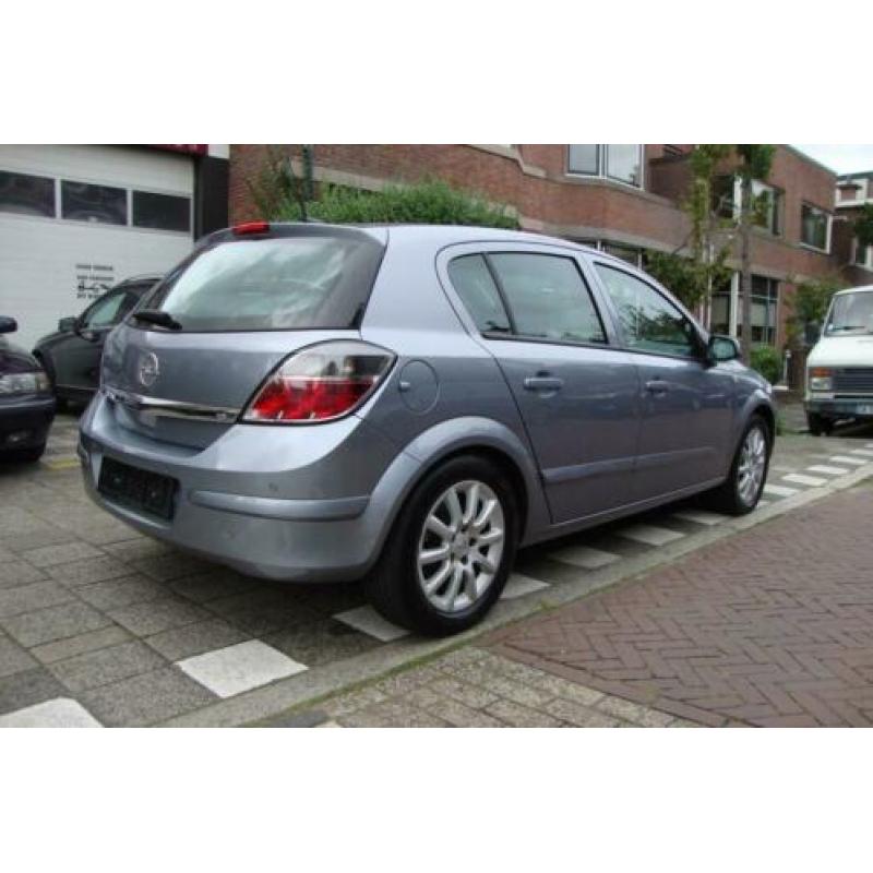 Opel Astra 1.8 Elegance 5 deurs Airco automaat